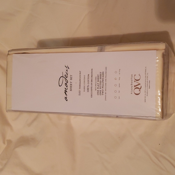 NWOT 500 threadcount King sheet bedset. - Picture 2 of 3